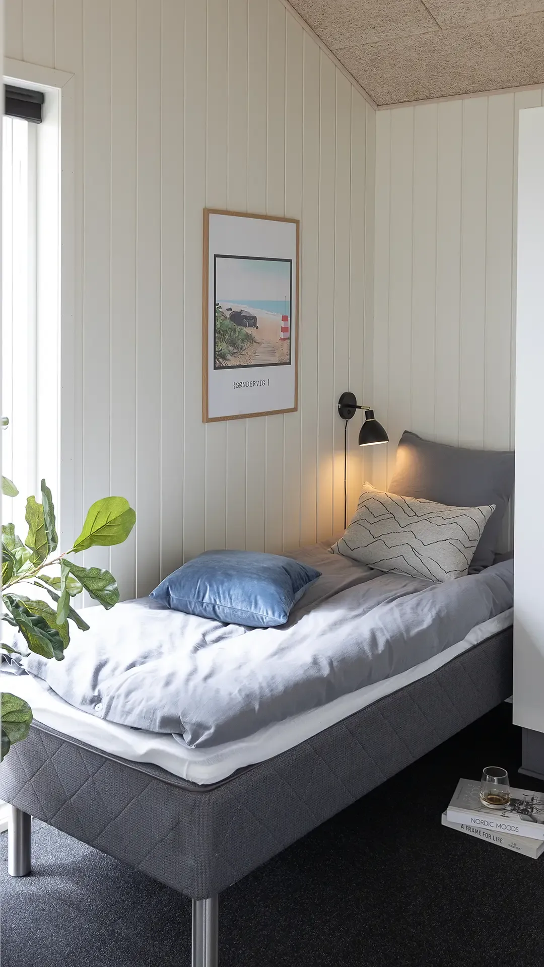 Bedroom in holiday cottage with 80 cm single bed and Nordic interior design