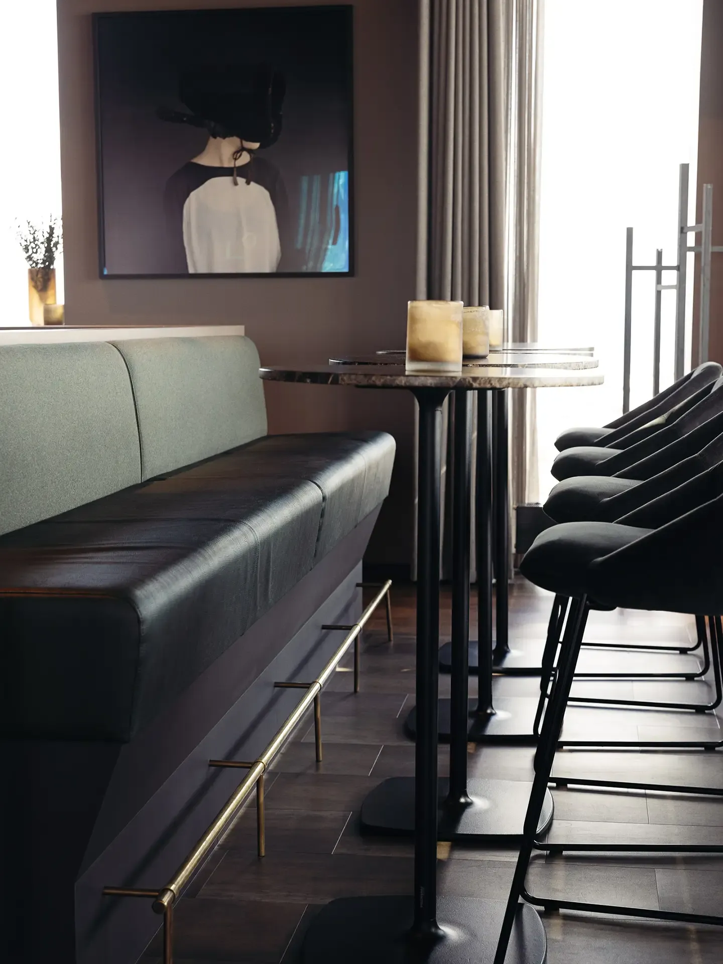 High tables with upholstered bench seating in soft tones, ideal for social dining and flexible restaurant layouts.