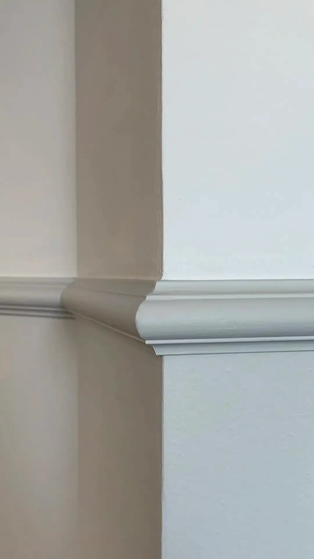 Elegant Nordic-style wall moulding in hotel hallway, combining classic and modern aesthetics.