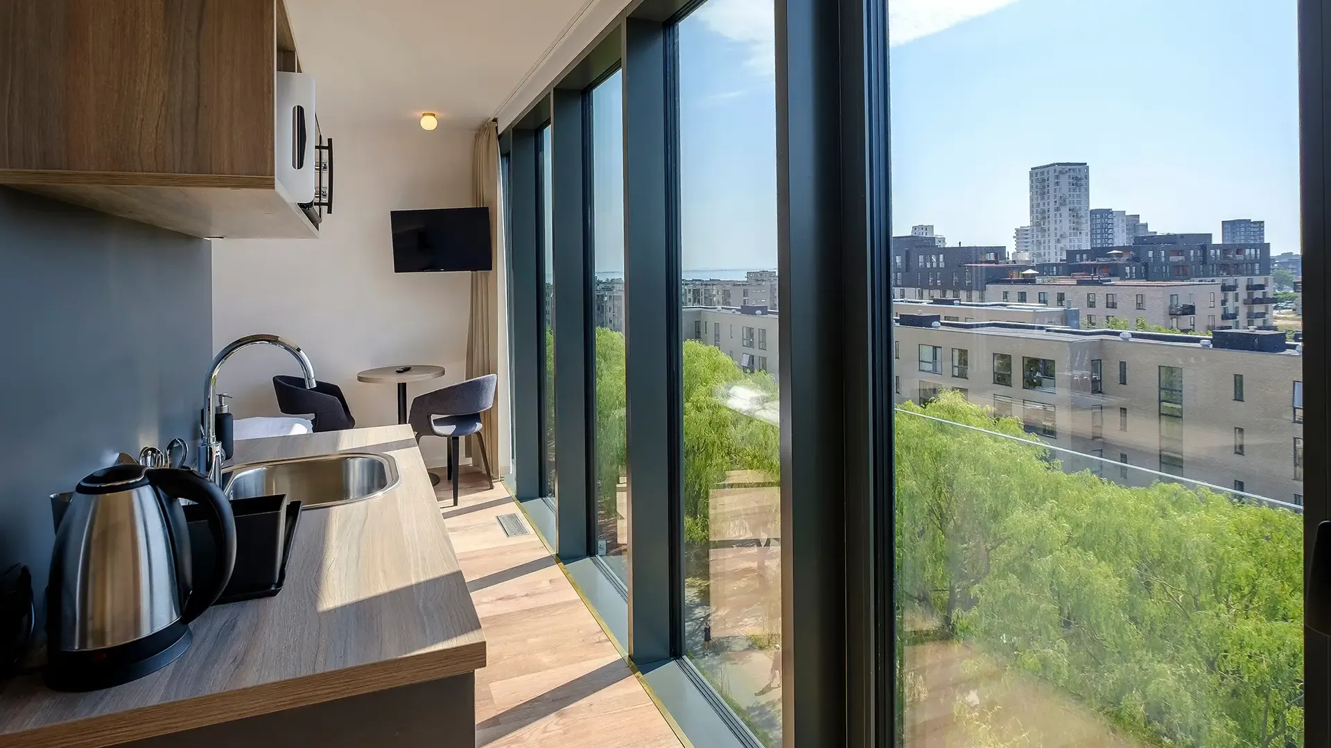 Hotel room with seaview and custom-build kitchenette.