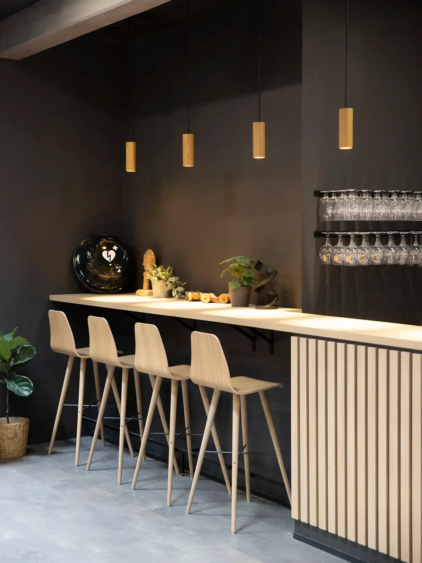 Custom-designed bar counter for padel center lounge, optimized for quick service and built-in durability for high use.