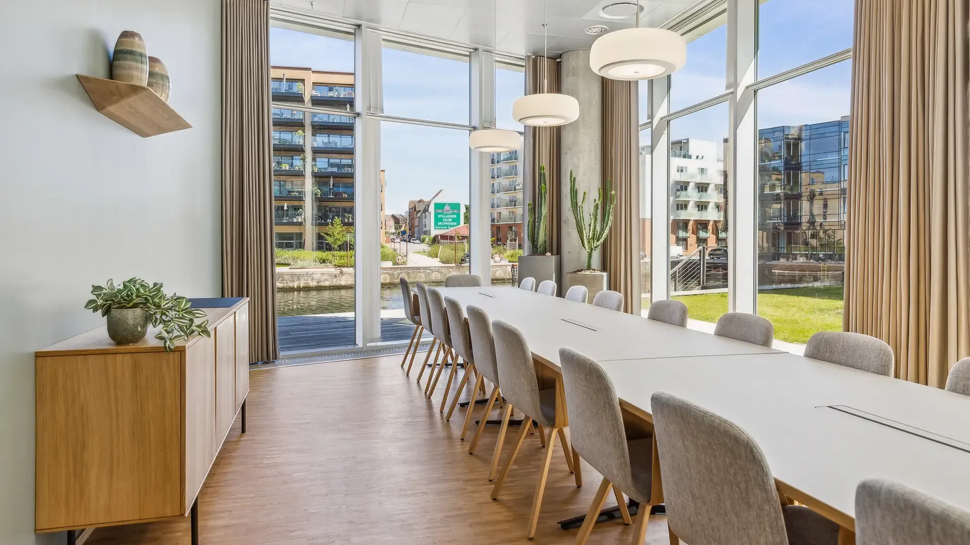 Executive meeting room with large windows and waterfront view, ideal for investors and high-profile corporate meetings.