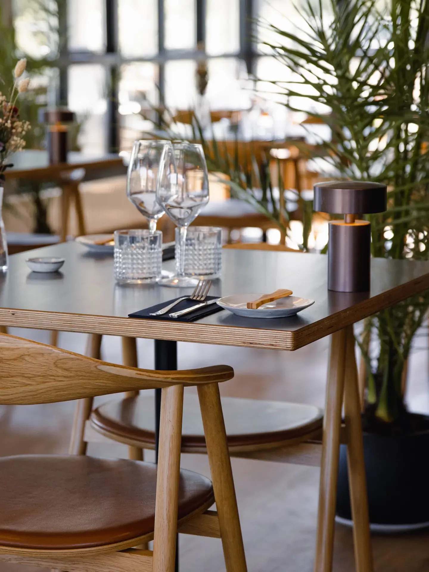 Restaurant design in nordic design with oak furniture and simple table setting