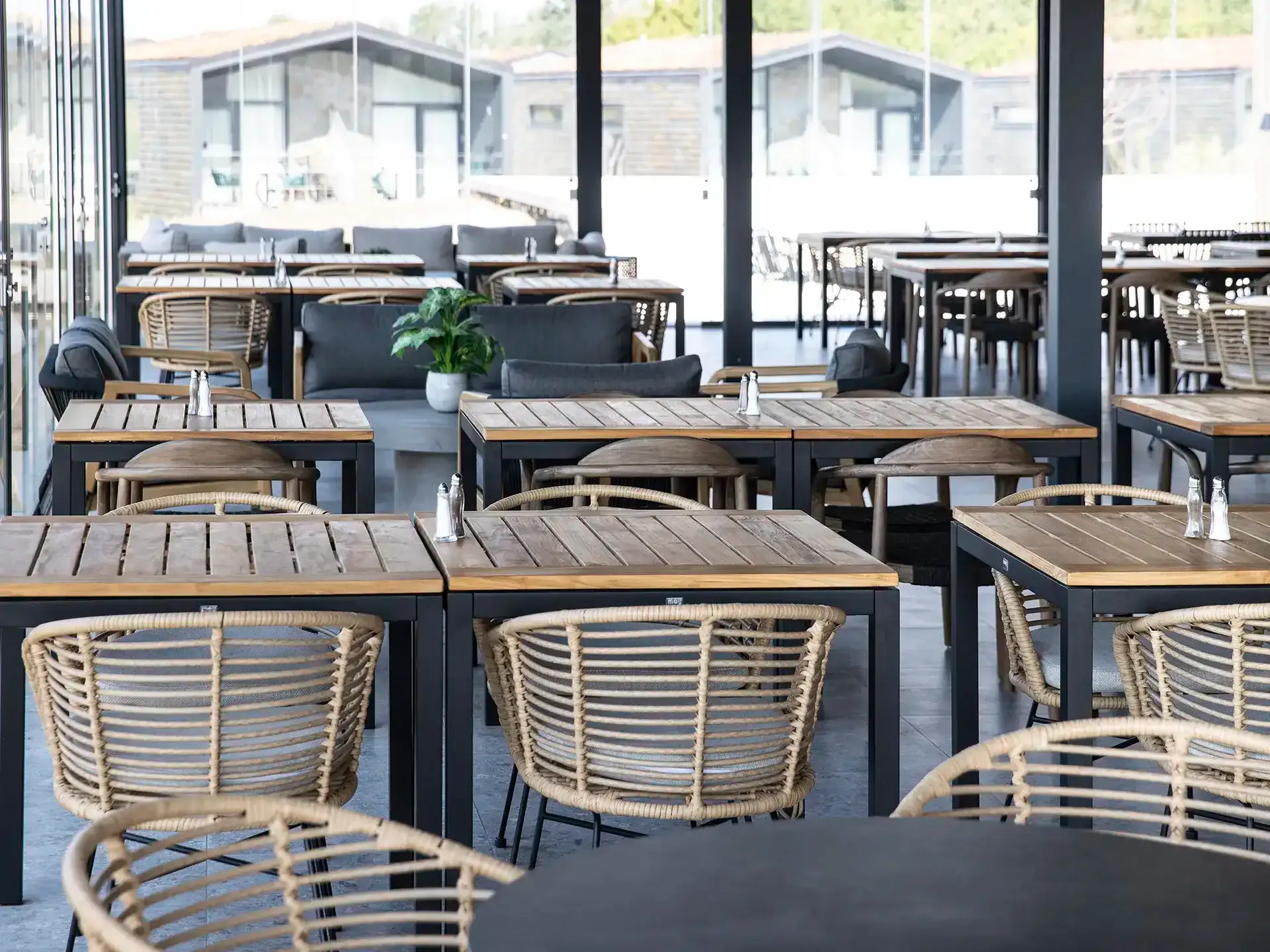 Scandinavian-style breakfast restaurant with wicker chairs. Flexible furniture layout.