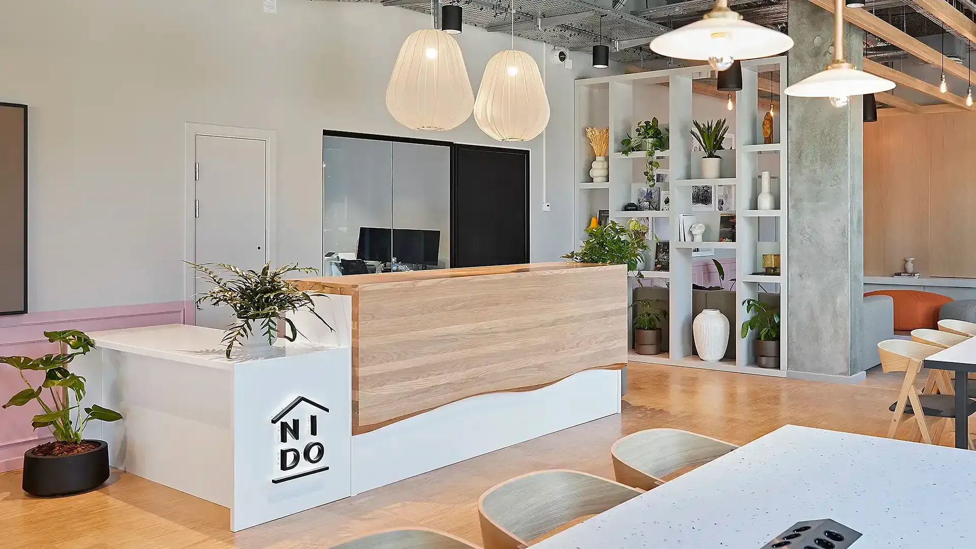 NIDO Student living custom made reception counter white and wood